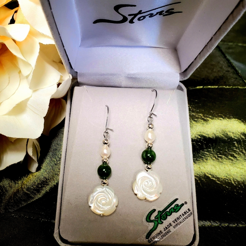 🌷NEW in box Jade & Mother of Pearl earrings